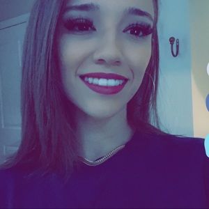 Meet your Posher, Hayley